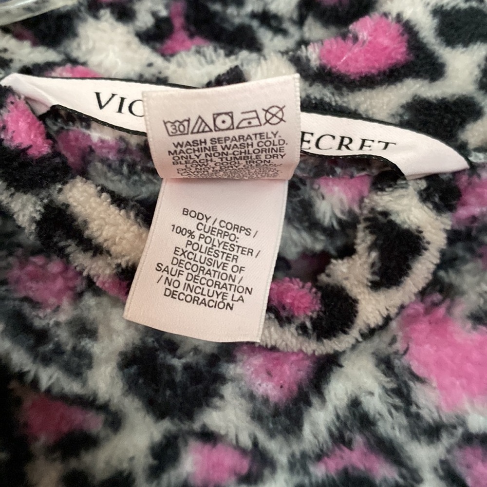 Victoria’s Secret Robe - Picture 9 of 9